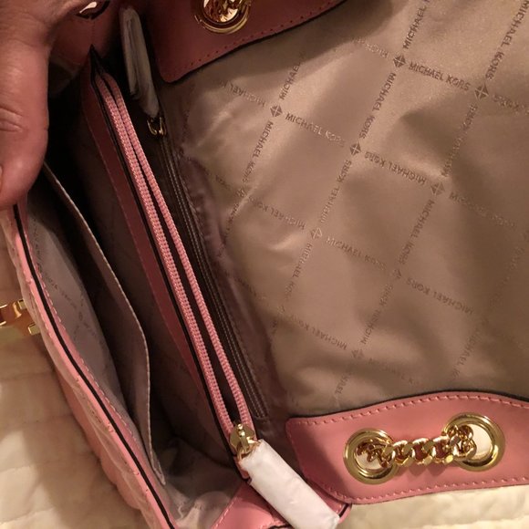 Micheal KORS Pink Patent Leather Crossbody - Picture 4 of 6